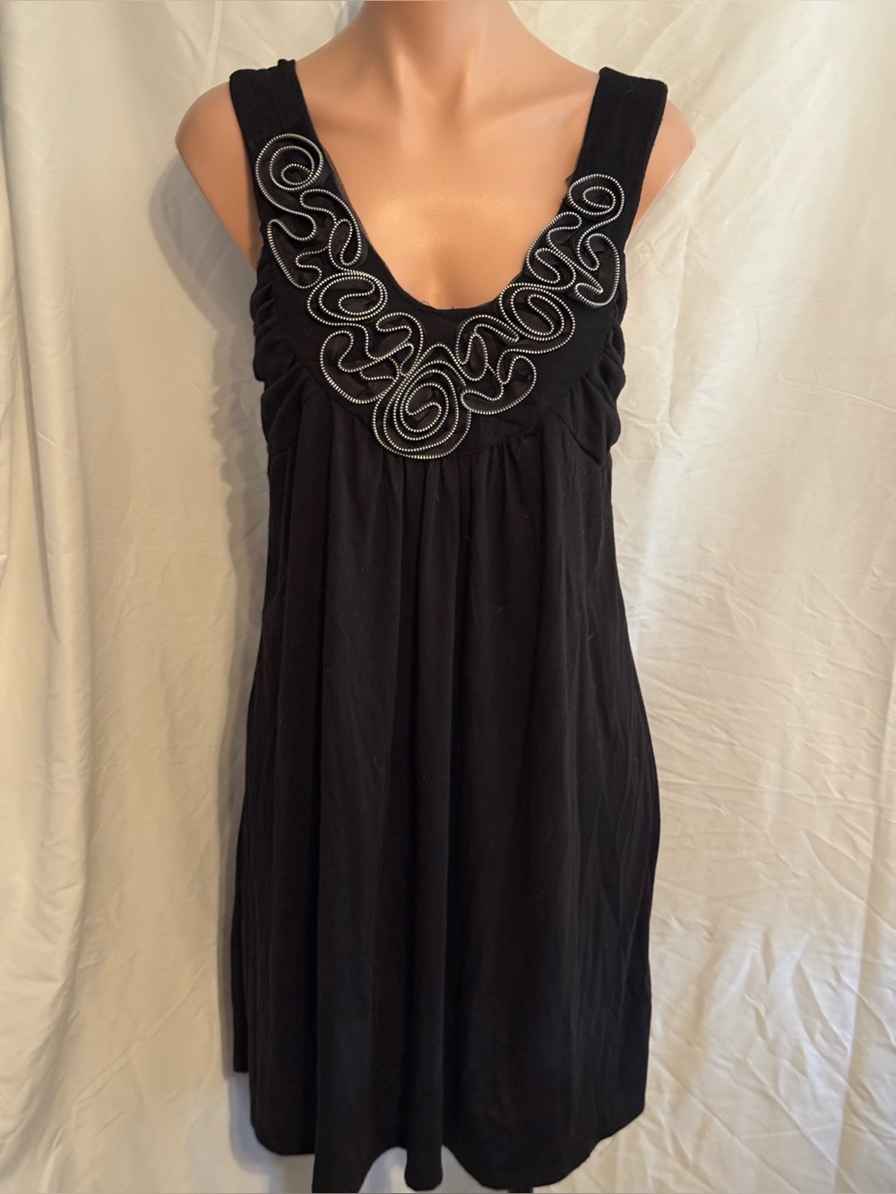 Vintage Y2K Black Sleeveless Scoop Neck Dress with Zipper Floral Bodice